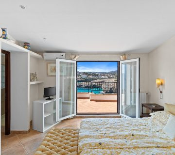 Na predaj exkluzívna vila na pobreží v Porto Cristo Novo, Malorka