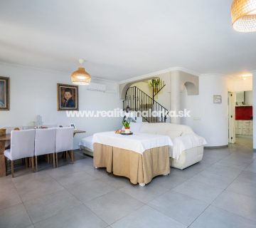 Na predaj radový dom s bazénom len kúsok od mora v Cala Rajada, Malorka