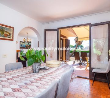 Na predaj unikátna vila s obrovským potenciálom, len pár krokov od mora v Cala Rajada na Malorke